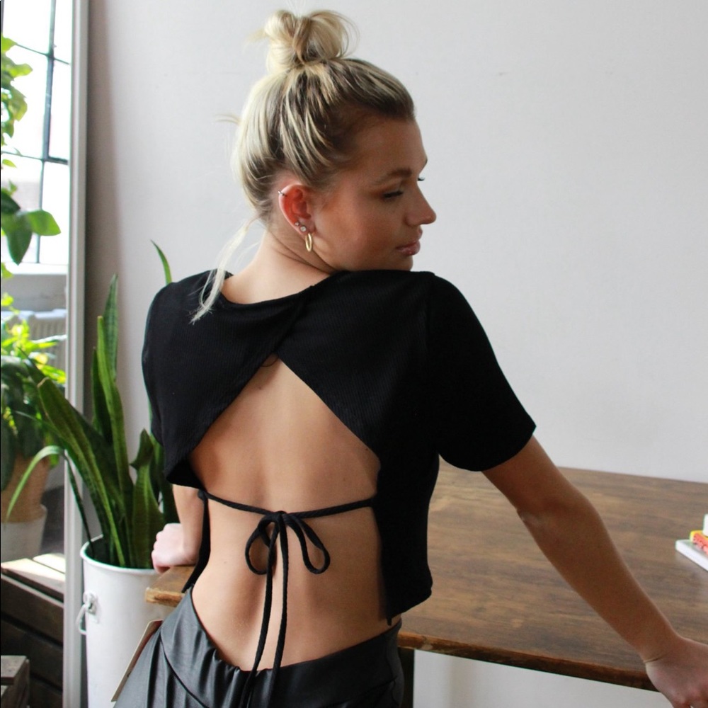 Backless crop top